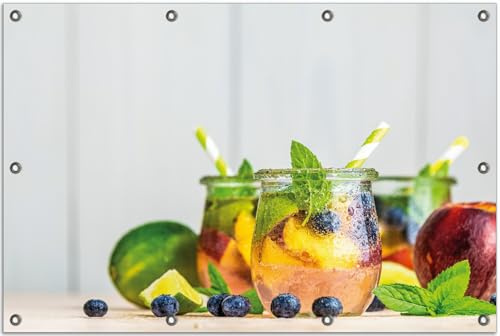 Wallario Outdoor-Poster für Garten oder Balkon Erfrischender Eistee mit Pfirsichen und Blaubeeren, Motivbanner Größe: ca. 80 x 120 cm, Outdoor-Bild