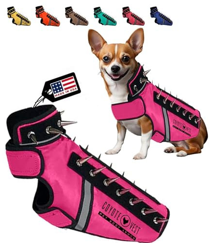 CoyoteVest SpikeVest Hundegeschirr, Weste für kleine Hunde, reflektierende Hundeweste mit Spikes, um Dein Haustier vor Kojoten, Raptor- und Tierangriffen zu schützen, Anti-Hawk-Weste, USA (XXS-Pink)
