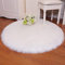 QINGLOU Peau de Mouton synthétique,Cozy Sensation comme véritable Laine Tapis en Fourrure synthétique, Fluffy Soft Longhair Décoratif Coussin de Chaise Canapé Natte (Blanc（Ronde）, 45 x 45cm)