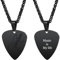 INBLUE Personalisierte Gitarren Plektrum Halskette für Männer Graviert mit Text/Foto Anpassen Edelstahl Gitarre Anhänger Felsen Punk Cooles Schmuck Geschenk für Musik-Liebhaber (B2 - Text)