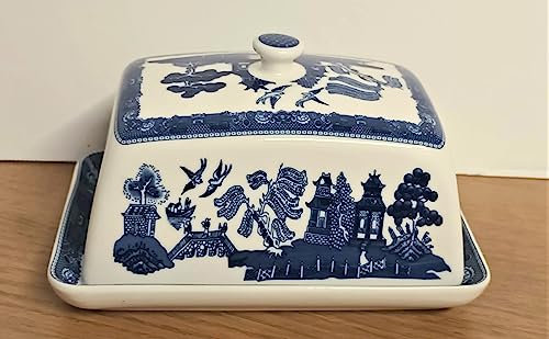 AuraHome Blue Willow Butter Dish with Lid 15.5cm Wide x 10cm Depth x 9cm Height Glazed Iconic Elegant Blue-Printed Scene on White Porcelain Depicts Nature Historical Imagery Collectible
