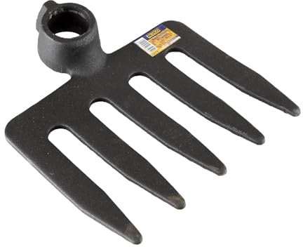 Rastrillo forjado de 5 puntas, medidas 200x160 mm, ideal para airear suelos y preparar terrenos de cultivo.