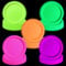 APUXXJUPA 100 PC Glow dans l'obscurité Fournitures de fête au néon, plaques d'anniversaire au néon de 5 couleurs pour les décorations de fête Halloween Glow