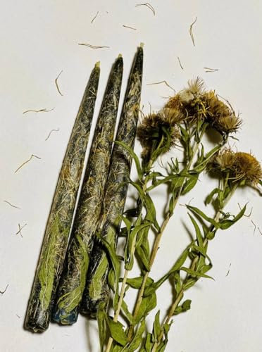 Set mit drei blauen Bienenwachskerzen mit getrocknetem Enulagras zum Basteln