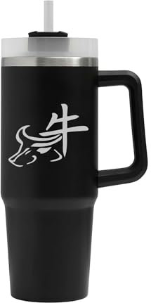 Bicchiere grande con segni zodiacali cinesi di bue, tazza con segni zodiacali cinesi, fiaschetta isolata, tazza grande