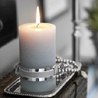 Lene Bjerre Stumpenkerze, 65 Stunden Brenndauer, 12,5 cm, Lila