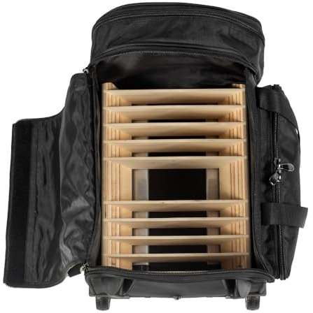 Hochwertiger Eisstock Trolley mit Holzeinsatz vom Europameister, extra Robustes Oxford Polyester, hochwertige Räder und mit Holzeinsatzfächertasche