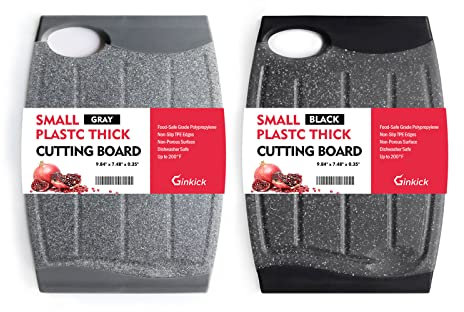 Piccolo tagliere in plastica, 19 cm, per cucina, piccoli taglieri con più scanalature per succhi, lavabili in lavastoviglie, bordi antiscivolo, senza BPA (2 pezzi, nero e grigio)