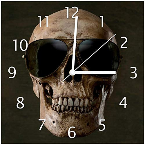 Wallario Design-Wanduhr Totenschädel mit Cooler Sonnenbrille aus Glas, Motiv-Uhr Größe 30 x 30 cm, weiße Zeiger