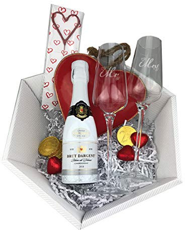 Geschenk zur Hochzeit - Sektgläser mit hochwertiger Gravur - hochwertiges Geschenk - Wunderkerze in Herzform - Sekt - großes Holzherz - inkl. Geschenkverpackung