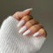 KQueenest Weiß Press On Nails Mittel Mandel - Acryl Nägel zum Aufkleben, Natürlich Einfarbig Fake Nails Fingernägel zum aufkleben, Glänzende Gel Full Cover Kunstnägel für Frauen 24 Stück