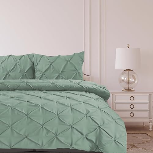 Bronwen Mathews Double Duvet Cover Set Sage Green Pintuck Pinch Pleat Soft Microfibre Duvet Cover with 2 Pillowcases, Easy Care Wrinkle Free Bedding Set