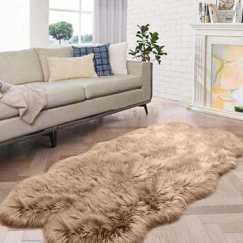 ORINOVA Teppich Kunstfell Beige 120x180 cm Flauschig Fellteppich Kuschelteppich Wohnzimmer Waschbar Weich Schlafzimmer Bettvorleger Fellform