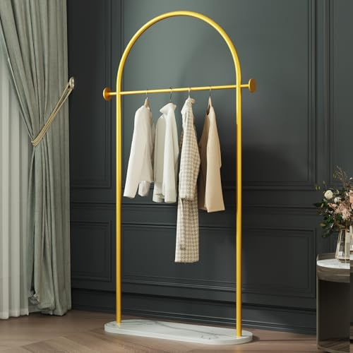 BUZUEY Kleiderständer mit Marmorsockel – Moderner freistehender Garderobenständer im Bogen-Design, stabiler Metallrahmen, minimalistisch & elegant für Schlafzimmer, Flur oder Boutique (Gold)