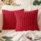 mosayt Kissenbezug Weihnachten 50x50 Rot Fell Plüsch 2 StK. weich flauschig warm Boho Deko Sofa Kissenbezüge Kissenhülle Dekokissen Couchkissen Sofakissen Wohnzimmer Winter Xmas Geschenkidee Christmas