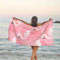 AAPIKA Sommer-Badetuch mit Flamingo-Palmenblättern, bedruckt, Mikrofaser, 70 x 140 cm, ultrafeines, schnell trocknendes, saugfähiges Reisehandtuch