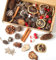 HERZONE Adventskranz Deko 95pcs Weihnachtsdeko Zum Basteln, Weihnachtsdeko Adventskranz mit Ölkiefer Orangenscheiben Zimtschnecken Sternanis Birke Stern Pilze Beere (C)