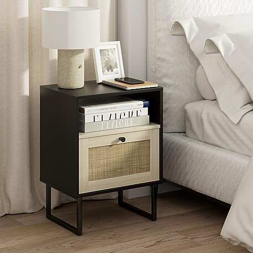 HEYZOEY Comodino boho, piccolo tavolino in rattan con cassetto e ripiano in rovere bianco, per camera da letto, soggiorno, ufficio (cornice nera)
