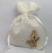 PuntoCasaStore Lot de 10 sachets de 10 x 13 cm en jute crème porte-dragées avec calice de communion en bois 4 cm