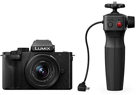 Panasonic Lumix DC-G110VEG-K Systemkamera (20 MP, 4K, Bildstabilisator, 7,5cm Touch, 12-32mm Objektiv, Stativgriff, schwarz)