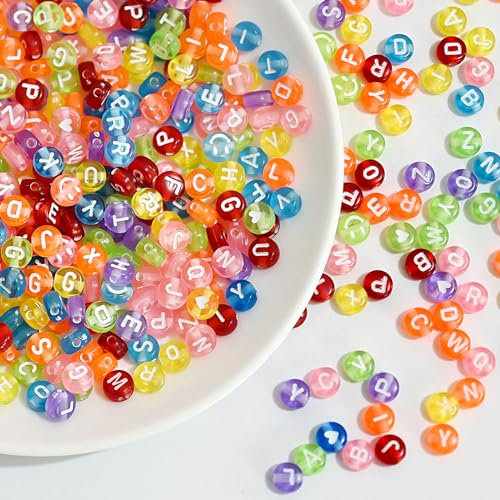 Iudsu1000 Stück Perlen mit Buchstaben Set, 7mm Bunte (A-Z) Diy buchstabenperlen Acrylperlen, mit 600cm Unsichtbare Nylonschnur Perfekt für Armbänder, Halsketten und zur Sehtraining
