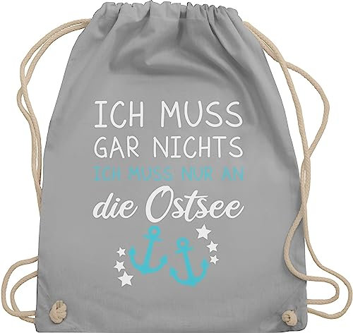 Turnbeutel Rucksack - Sprüche Statement - Ich muss gar nichts ich muss nur an die Ostsee - Maritime Ostsee Geschenkideen - Unisize - Hellgrau - souvenir mit aufschrift meer beutel statements