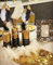 JeVenis Wunderschönes Schwarz und Gold getaucht Feder schwarze Federn weiße Perle Perlenketten für 1920 Hochzeitstorte Dekoration roaring 20s Thema Tischdekoration
