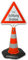 Achtung Drohne: Reflektierender Kegel mit wechselbarem Schild – Schnell aufgestellt und mobil einsetzbar in zwei praktischen Größen. (Achtung Drohne, 50 cm)