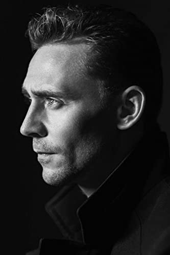 Tom Hiddleston Poster Britischer Film und Fernsehschauspieler, schwarz-weiß, Polyester