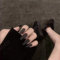 24 Ongles artificiels de couleur noir uni mate, faux ongles en capsule forme trapèze. Idéal pour une parfaite manucure et nail art. Kiss your nails!