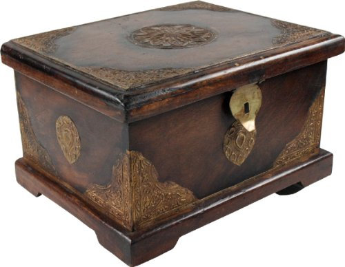 GURU SHOP Rustikale Kleine Schatztruhe, Holzschachtel, Schmuck Dose - Modell 9, Braun, 17x30x23 cm, Dosen, Boxen & Schatullen