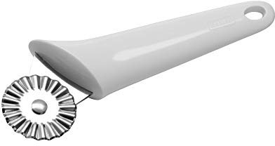 Original Kaiser Classic Teigrädchen 18 x 6 cm, schnelles genaues Zuschneiden, Edelstahl, Kunststoffgriff, dekoratives Randdekor