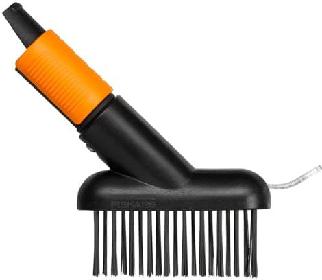 Fiskars Fugenbürste mit zusätzlicher Kratz-Klinge, Gerätekopf, Länge: 18,5 cm, Breite: 15 cm, Stahl-Borsten/Glasfaserverstärkter Kunststoff-Rahmen, Schwarz/Orange, QuikFit, 1000657