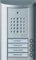 Schneider Electric Ritto Türstation, Entravox, Audio für 4-Familienhaus, Gegensprechanlage mit Beleuchtung und Klingeltasten, Aufputz, Außeneinheit, silber eloxiert, Artikelnummer 1840420