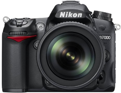 Nikon 7000 Kit d'appareil-photo SLR 16.2MP CMOS 4928 x 3264pixels Noir - Appareils photos numériques (16,2 MP, 4928 x 3264 pixels, CMOS, 16,7x, Full HD, Noir)
