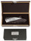 Polar-effekt Couteau pliant en carbone avec gravure – Couteau d'extérieur robuste – Couteau à main avec étui cadeau en bois – Idée cadeau personnalisée pour homme