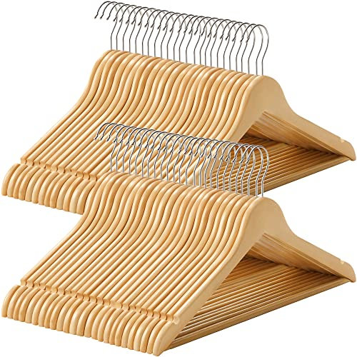 SONGMICS Kleiderbügel Holz, 50er Set, Bügel aus Massivholz, Einkerbungen im Schulterbereich, Rutschfester Hosensteg, um 360° drehbarer Haken, für Anzüge, Hemden, naturfarben-silbern CRW001-50