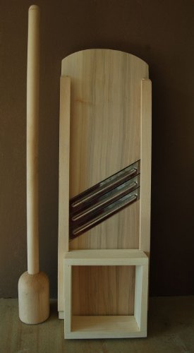 MS-Steinzeug Krauthobel 55x18cm, 3 Edelstahlmesser, inkl. Krautstampfer | Krautschneider aus Holz in Handarbeit – mit 3 rostfreien, nachschärfbaren Edelstahlmessern, Schlitten und Krautstampfer
