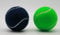 PRICE £ 4.99 Price 's Zwei Verschiedenen Farbe Tennisbälle Typ 2 ITF Spezifikationen Hergestellt in Großbritannien Mehrfarbig Blue and Green