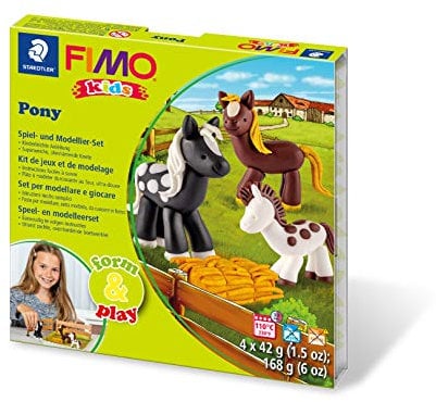 Staedtler 8034 08 LY Fimo kids form&play Set Pony (superweiche, ofenhärtende Knete, kinderleichte Anleitung, wiederverschließbare Box, Set mit 4 Fimo Blöcken, 1 Modellierstab und 1 Spielkulisse)