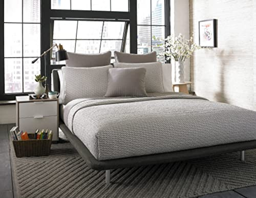 City Scene - Queen Quilt Set, Reversible Cotton Bedding with Matching Shams, Luxurious Bedding Set (Leaves Dark Grey, Queen)