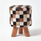 Homescapes Designer Sitzhocker Fußhocker braun Patchwork Schemel Velours Lederhocker mit echten Ziegenfell Flicken und Holzbeinen