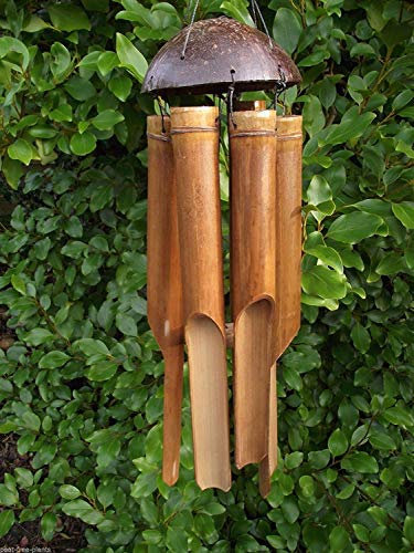 Großes Windspiel, Bambus, Kokosnuss-Oberteil, handgefertigt in Bali, 45 cm lang