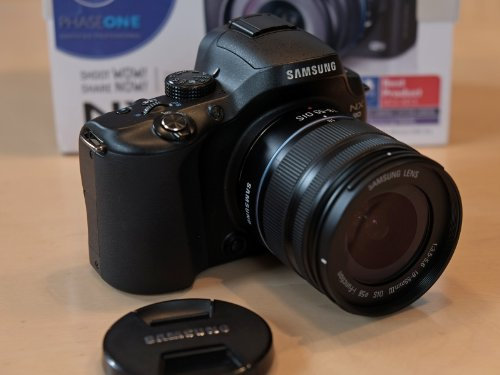 Samsung NX20 Appareil Photo Numérique Compact 20.3 Mpix Noir