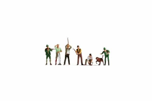 NOCH Jäger & Holzfäller H0 Figuren-Set – 7 handbemalte Miniaturfiguren mit Hund für Modelleisenbahn, Diorama & Modellbau, realistische Details, Spur H0 1:87, Kunststoff (15060)
