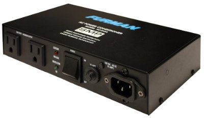 Furman AC-215A Kompakter Power-Conditioner mit automatischer Rückstellung Spannungsschutz, Schwarz