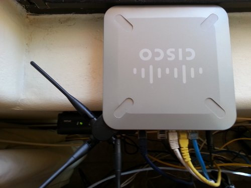 Cisco Linksys Wireless-N Gigabit Security Router with VPN