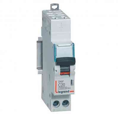 Legrand 406884 Dnx³4500 6kA Disjoncteur Phase+Neutre Arrivée Borne Automatique Sortie Borne à Vis, 1P+N, 230V, 20A, Courbe C, 1 Module