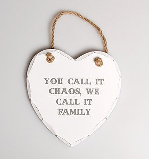 You Call It Chaos, Wir nennen es Die Familie weiß Herz Schild