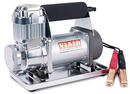 VIAIR 300P/30033 Tragbarer Kompressor, Reifenfüller-Kit, Offroad 4x4 Luftkompressor für LKW, Jeep, SUV und Autoreifen, tragbares Luftpumpen-Kit, Autozubehör, 150 PSI/2,30 CFM